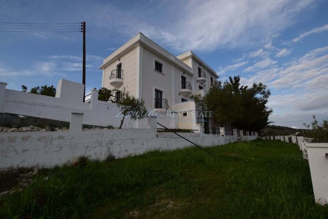 8 Bedroom Villa In Agglisedes
