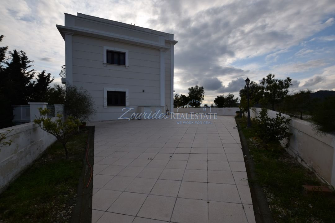 8 Bedroom Villa In Agglisedes