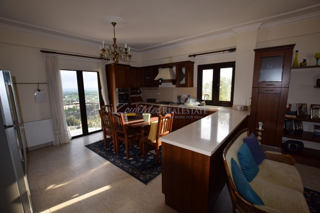 8 Bedroom Villa In Agglisedes