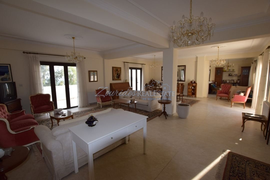 8 Bedroom Villa In Agglisedes