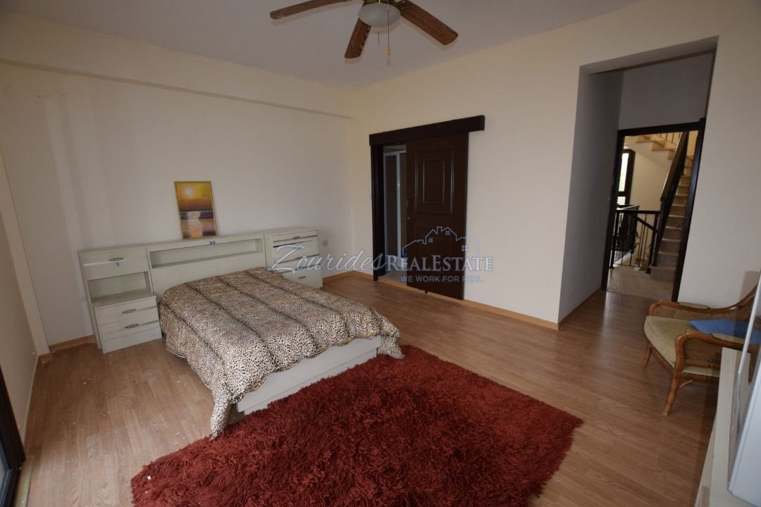 8 Bedroom Villa In Agglisedes