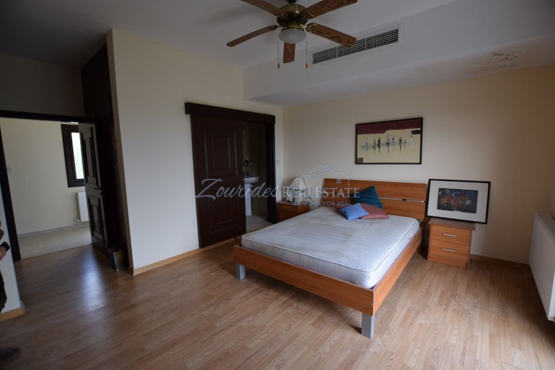 8 Bedroom Villa In Agglisedes