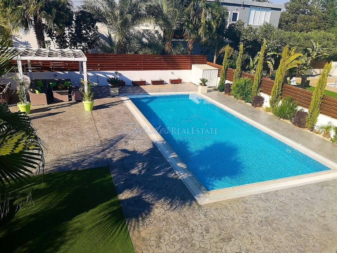 Four Bedroom Villa In Liopetri