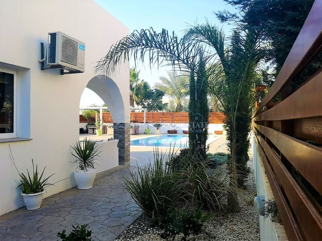 Four Bedroom Villa In Liopetri