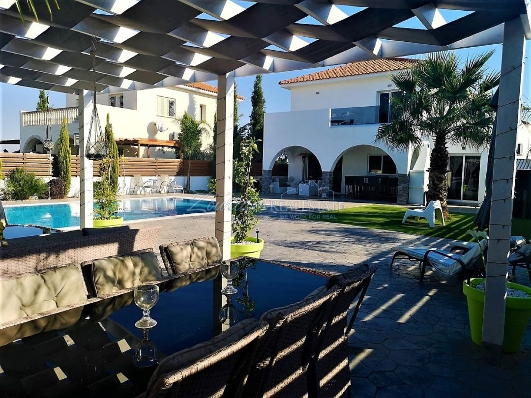 Four Bedroom Villa In Liopetri