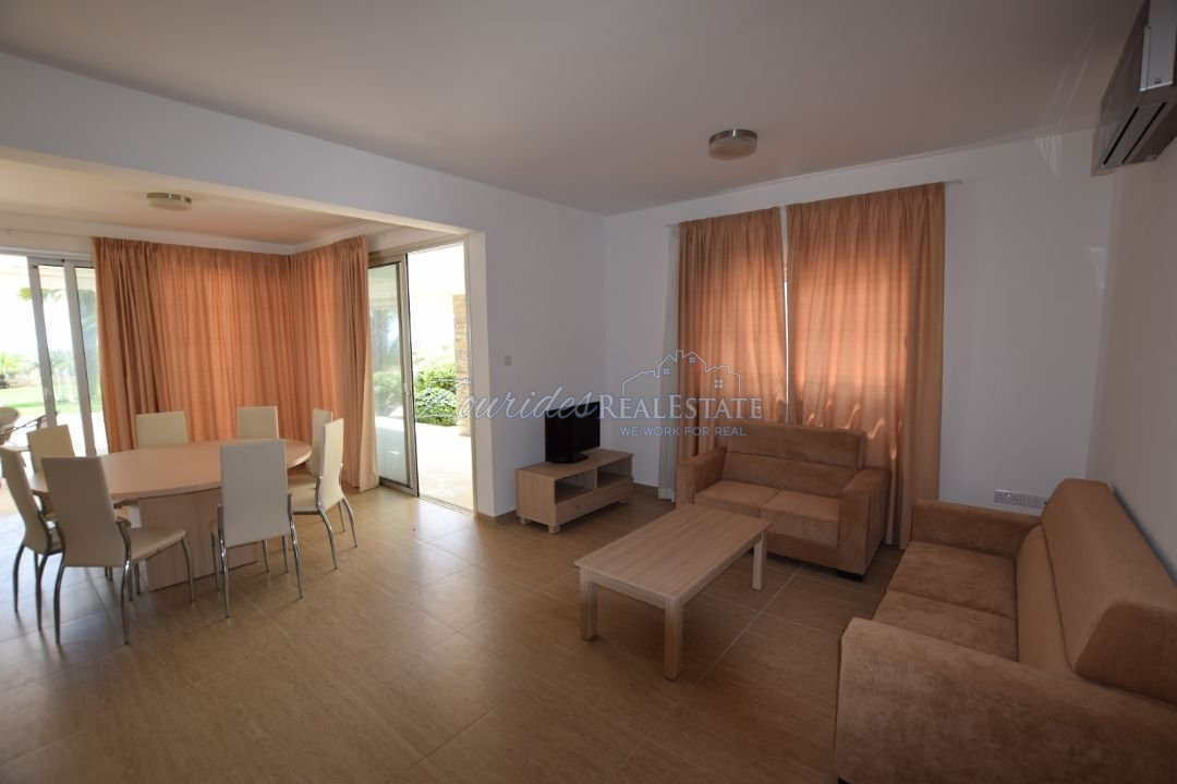 Three bedroom Villa in front of the beach
