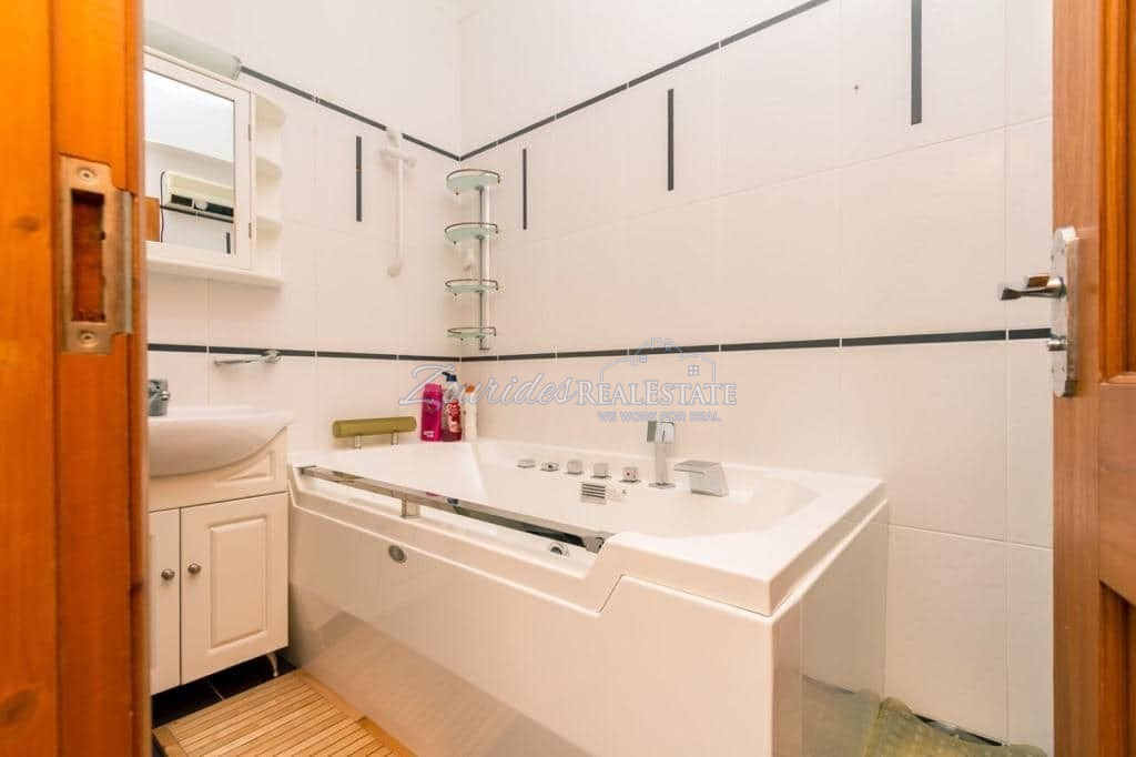 Sea front Villa in Zigi