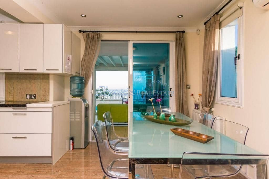 Sea front Villa in Zigi