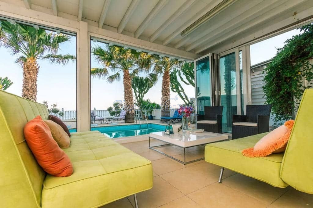 Sea front Villa in Zigi