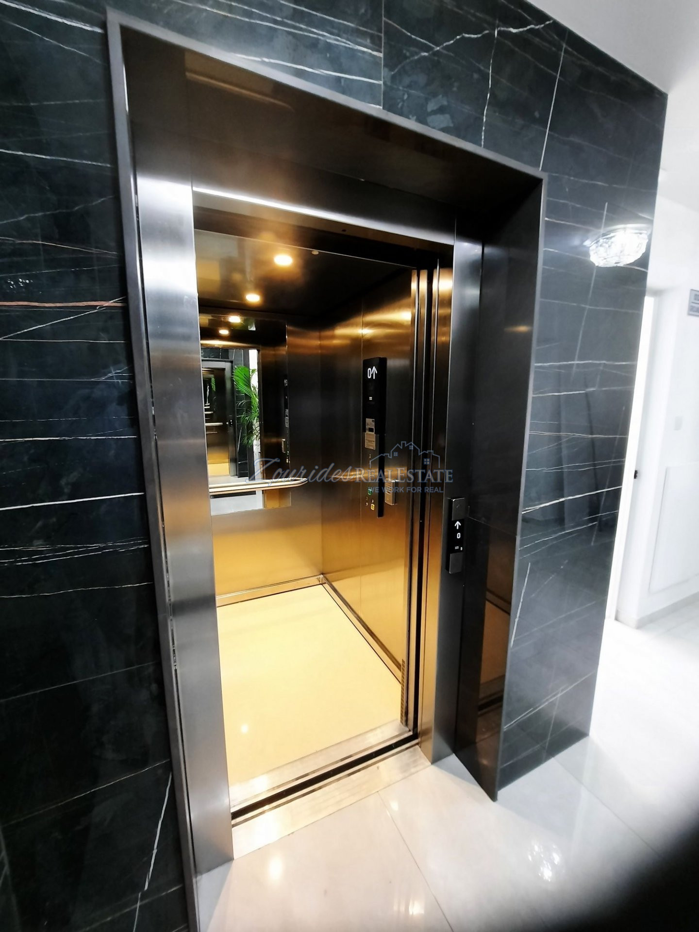 Luxury two bedroom Flat in the Center