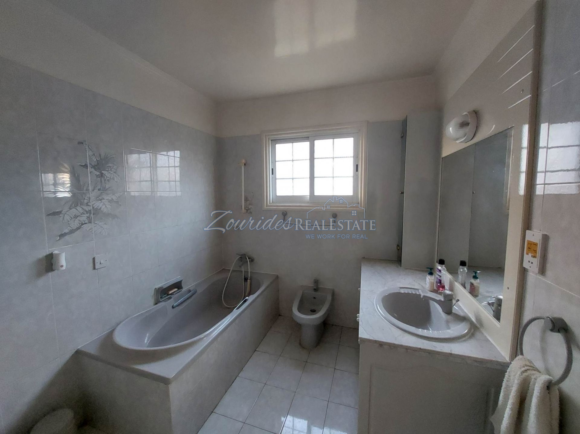 Three bedroom house close to the beach