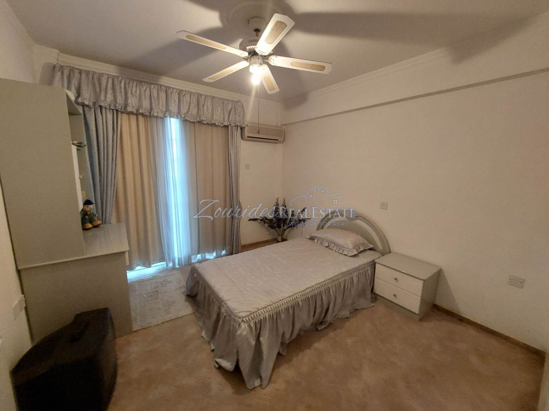 Three bedroom house close to the beach