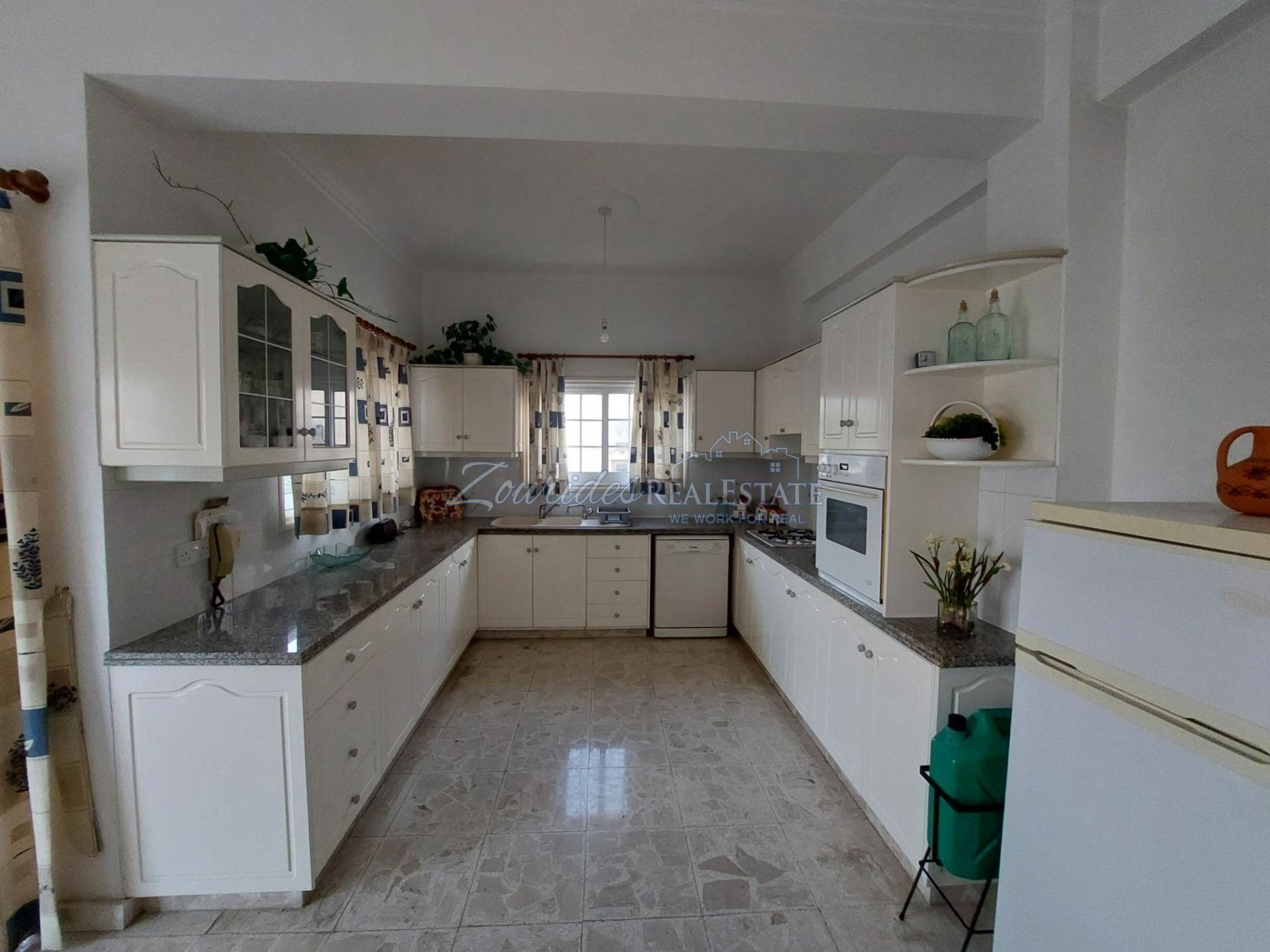 Three bedroom house close to the beach