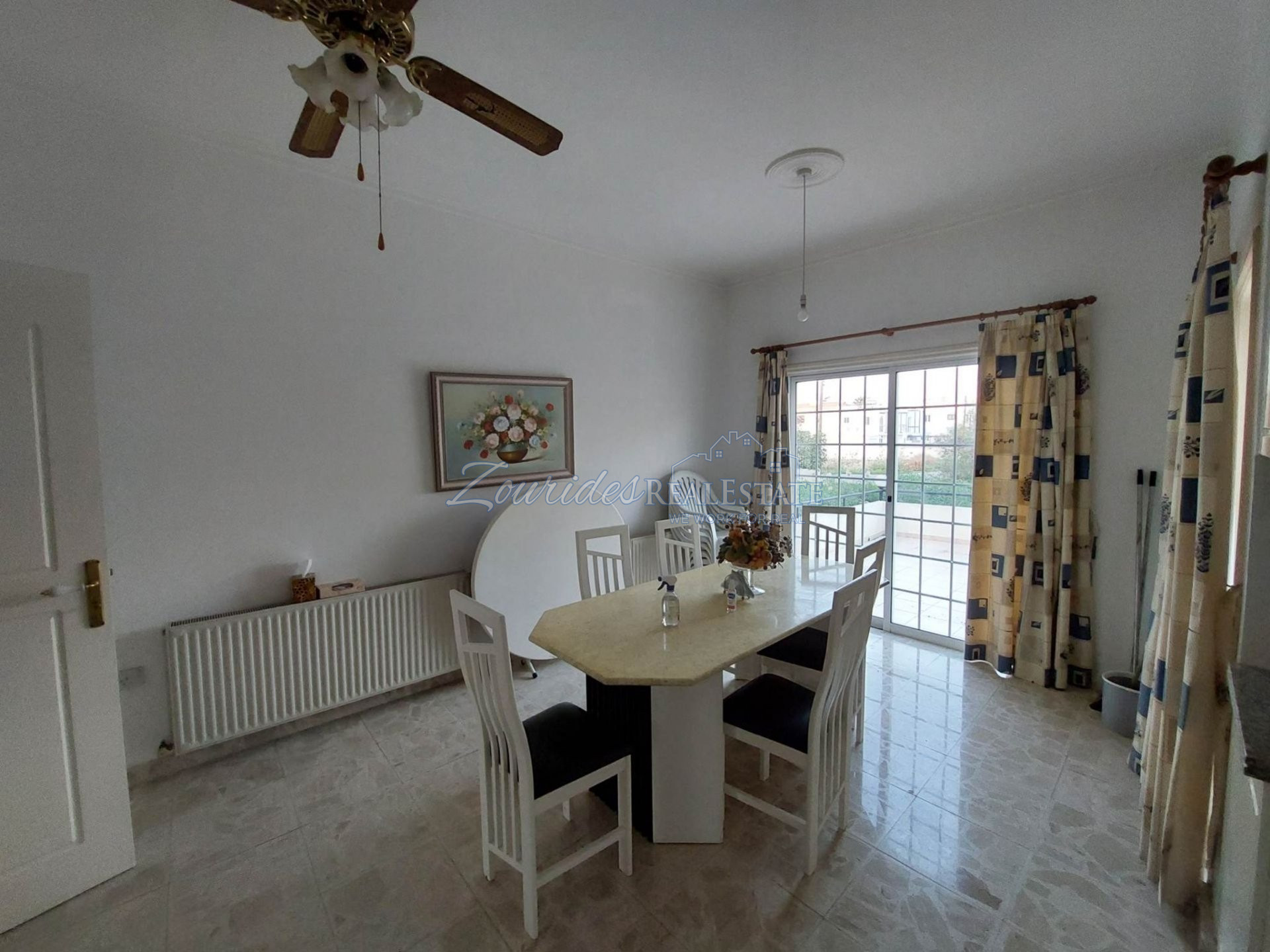 Three bedroom house close to the beach