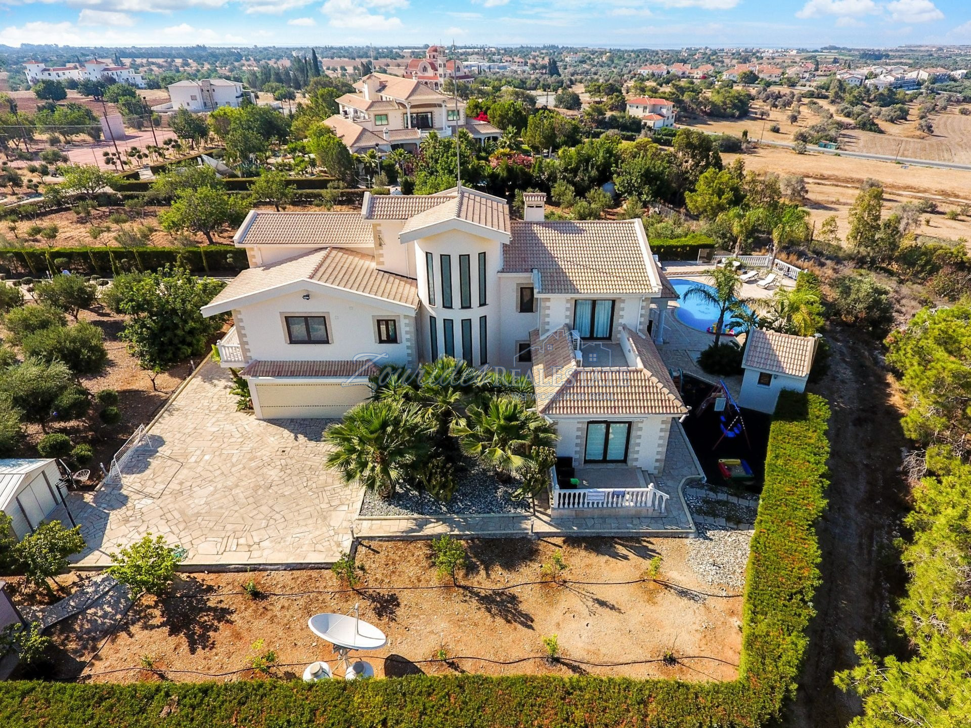 Five Bedroom Villa in Mazotos