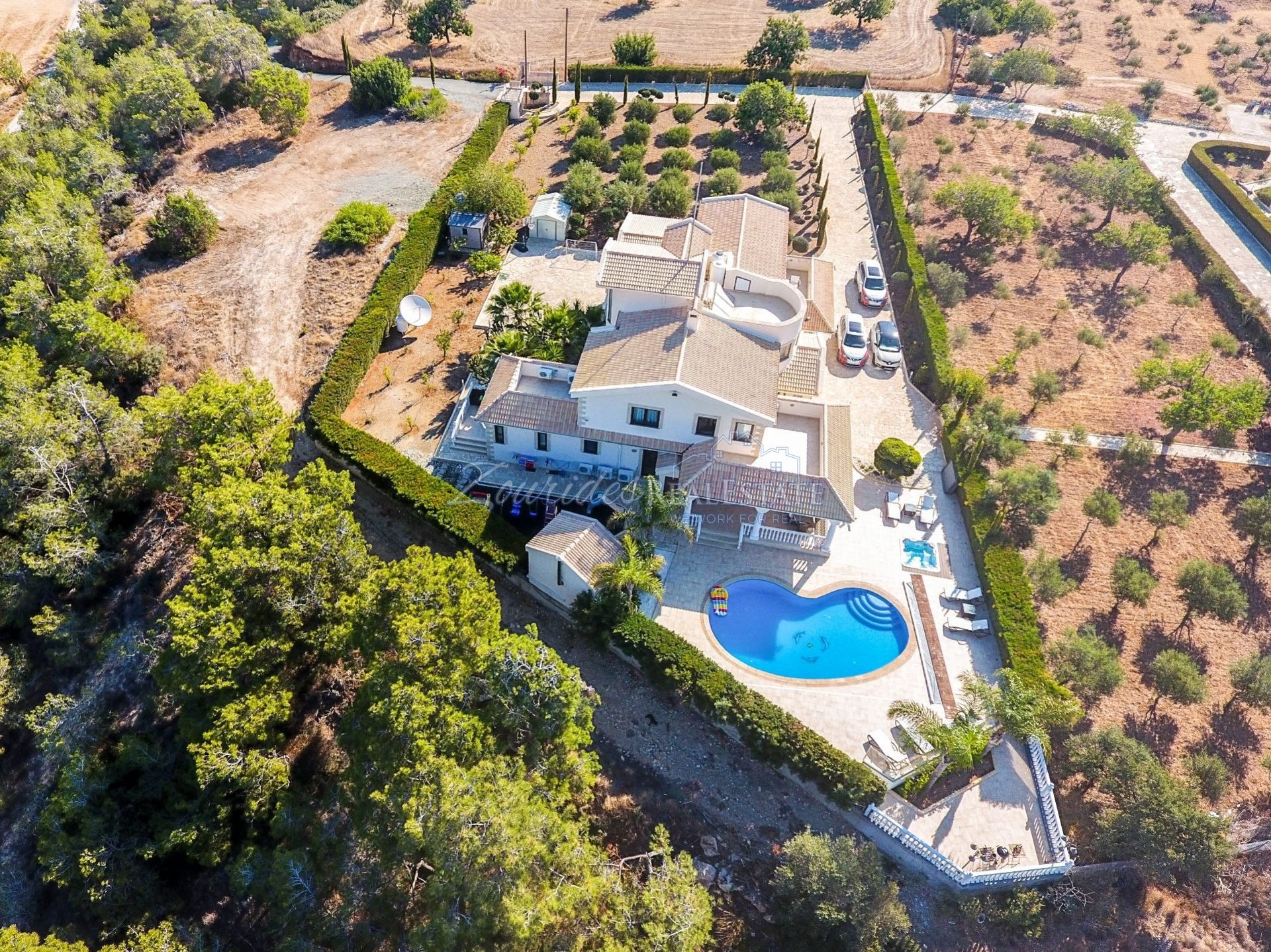 Five Bedroom Villa in Mazotos