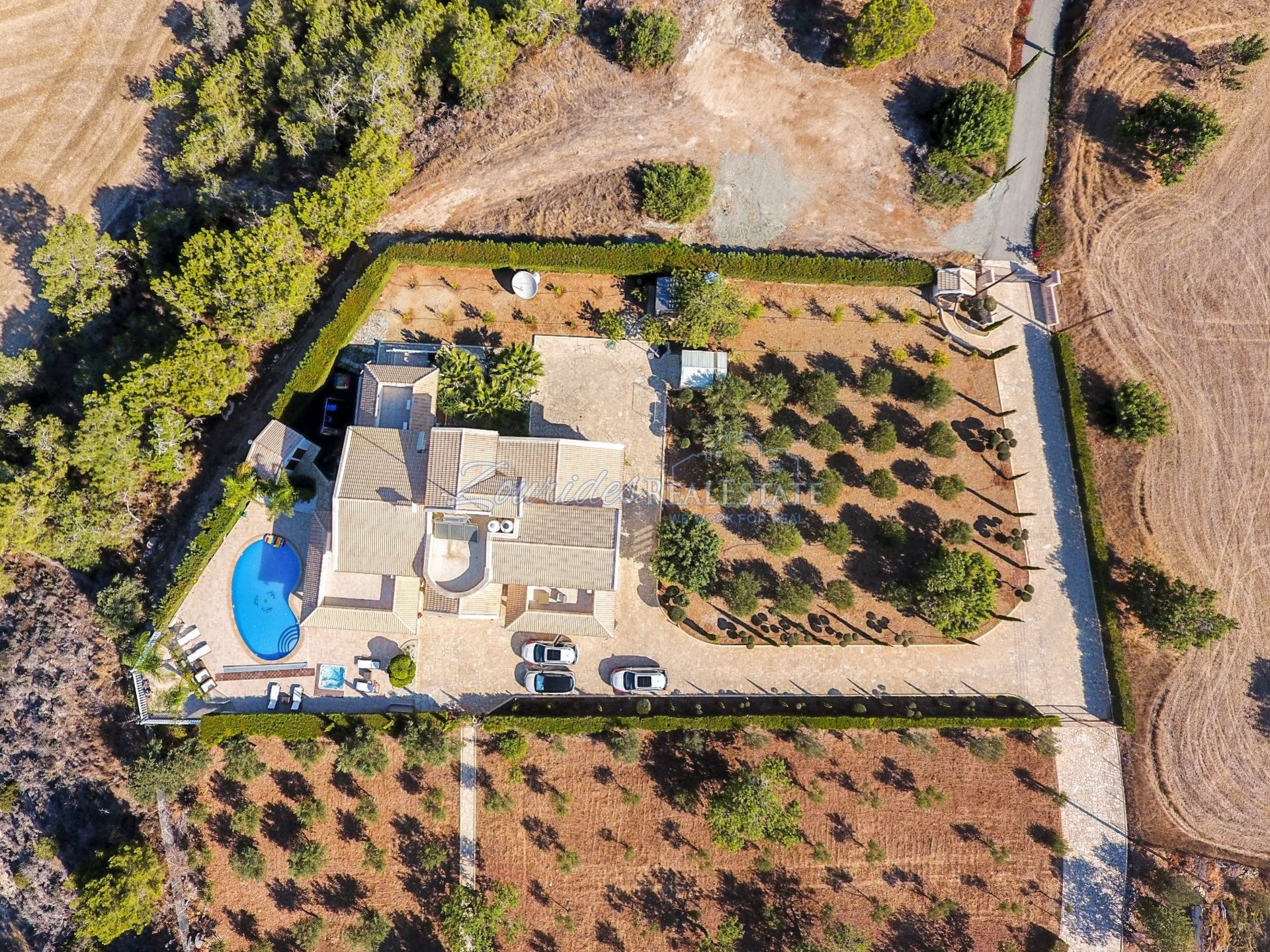 Five Bedroom Villa in Mazotos