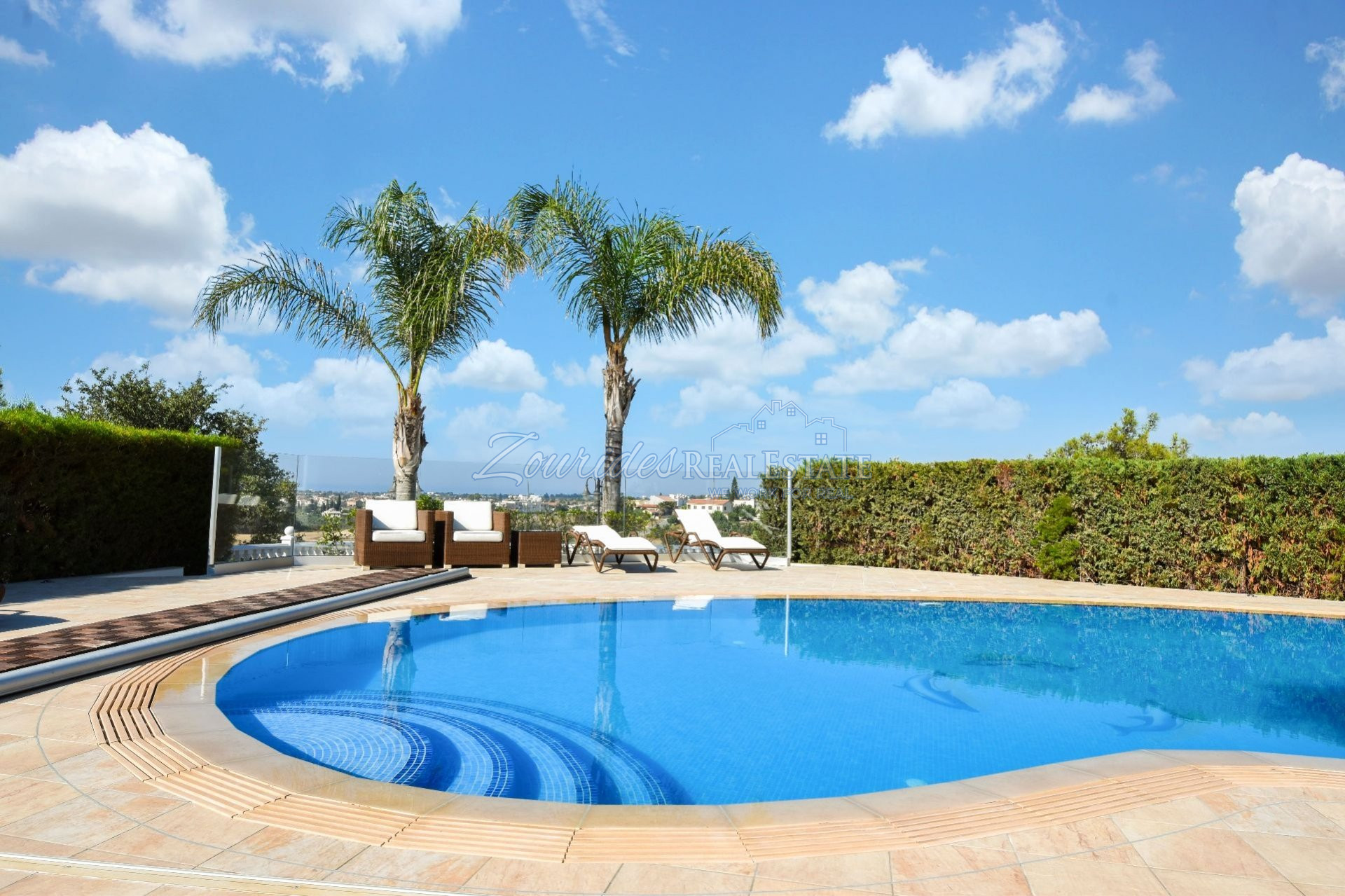 Five Bedroom Villa in Mazotos