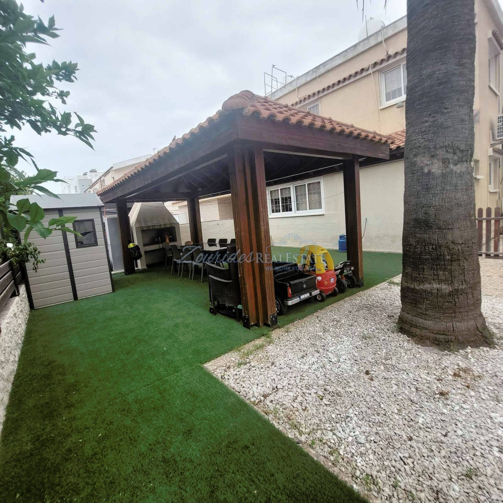 Four Bedrooms House For Sale in Larnaka