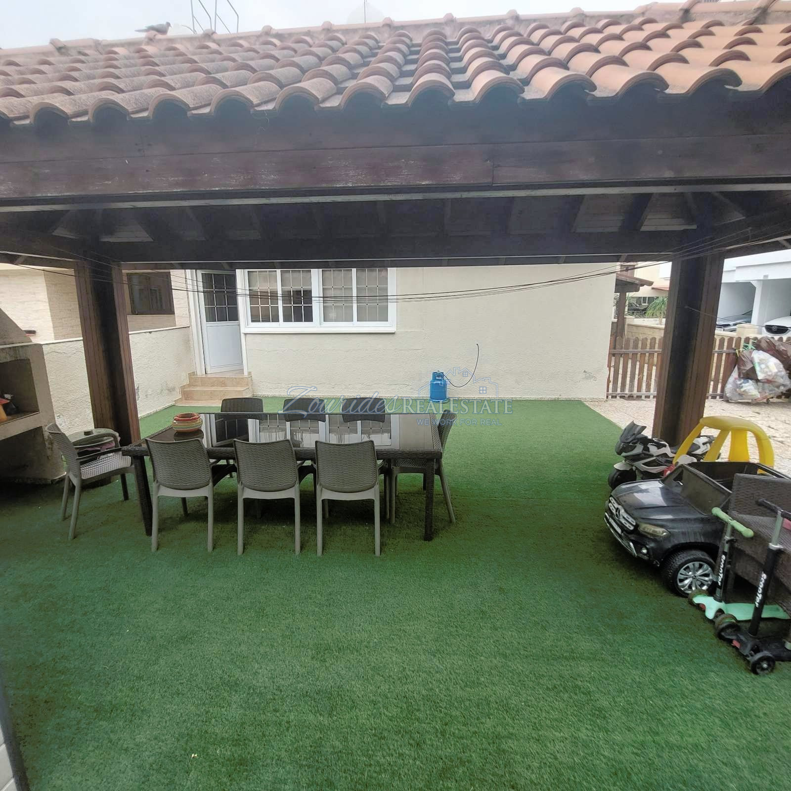 Four Bedrooms House For Sale in Larnaka