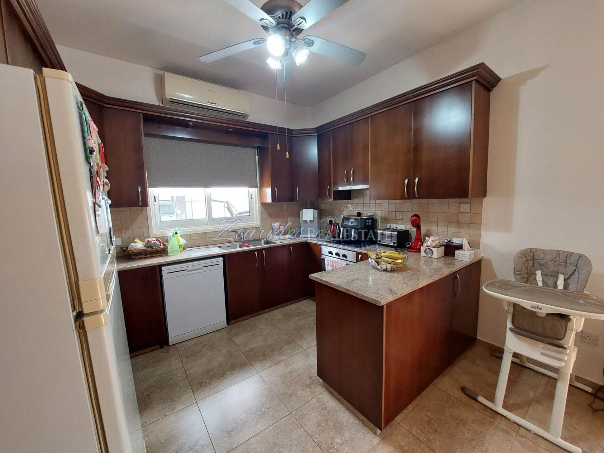 Four Bedrooms House For Sale in Larnaka