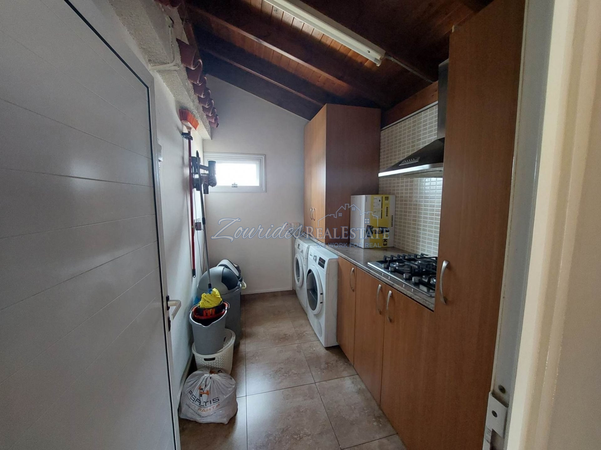 Four Bedrooms House For Sale in Larnaka