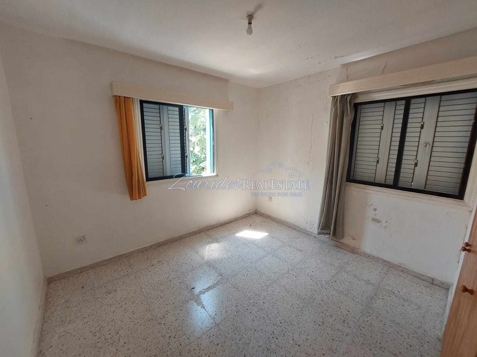Ground Floor Apartment For Sale in Dekelia