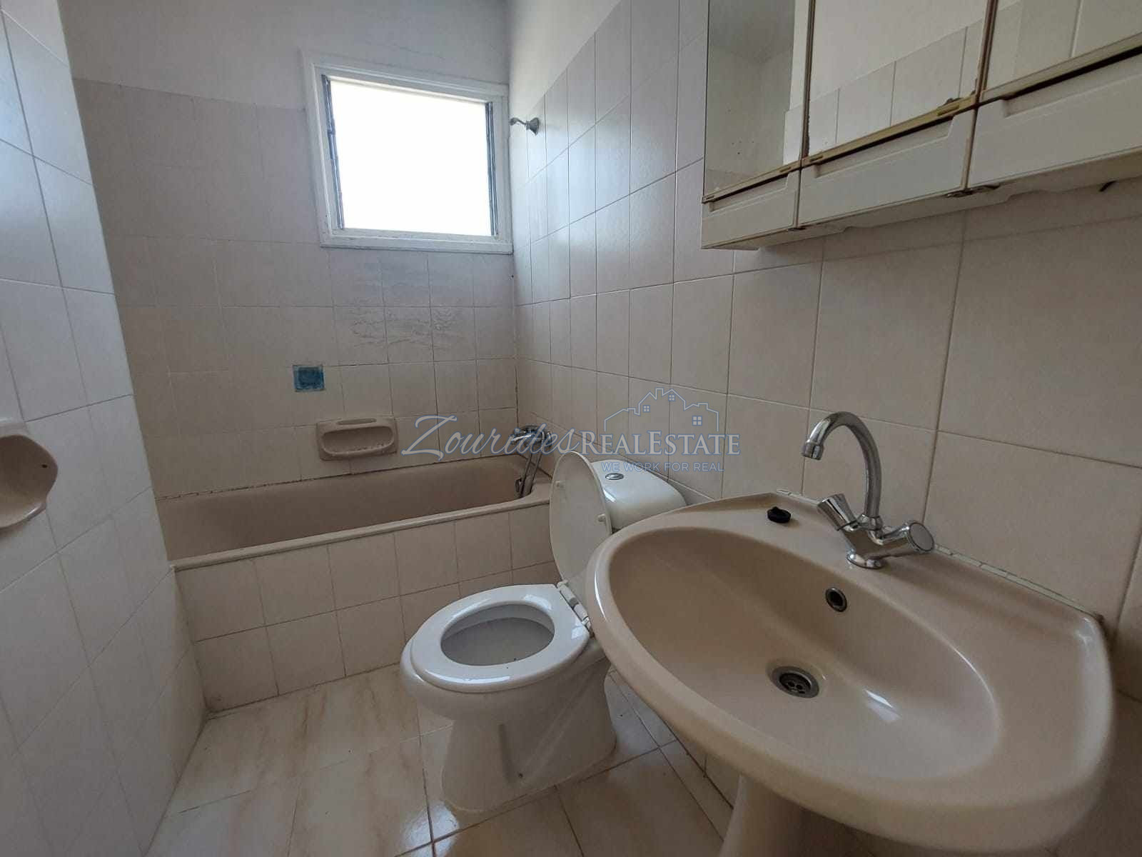 Ground Floor Apartment For Sale in Dekelia