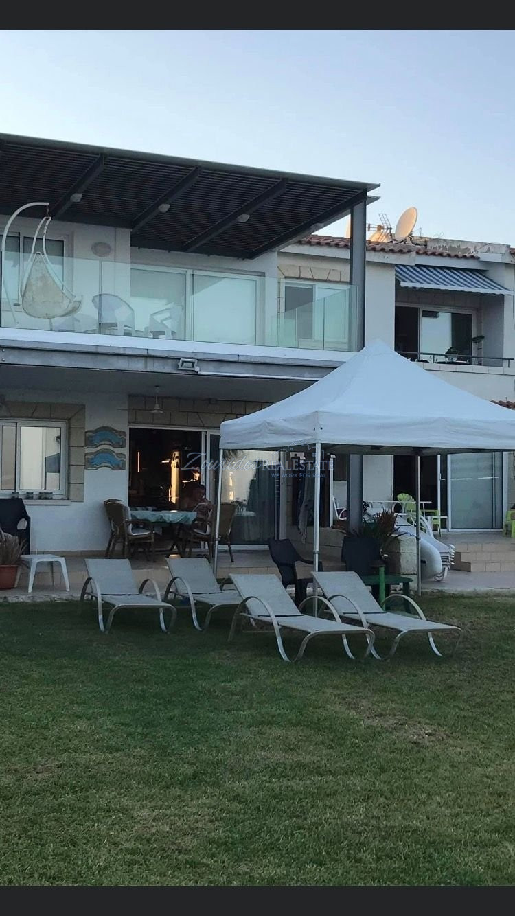 Sea Front Apartment in Larnaca