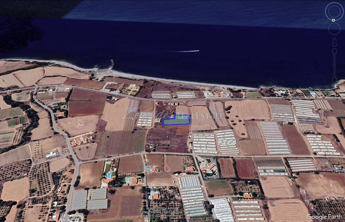 Touristic Land in Maroni