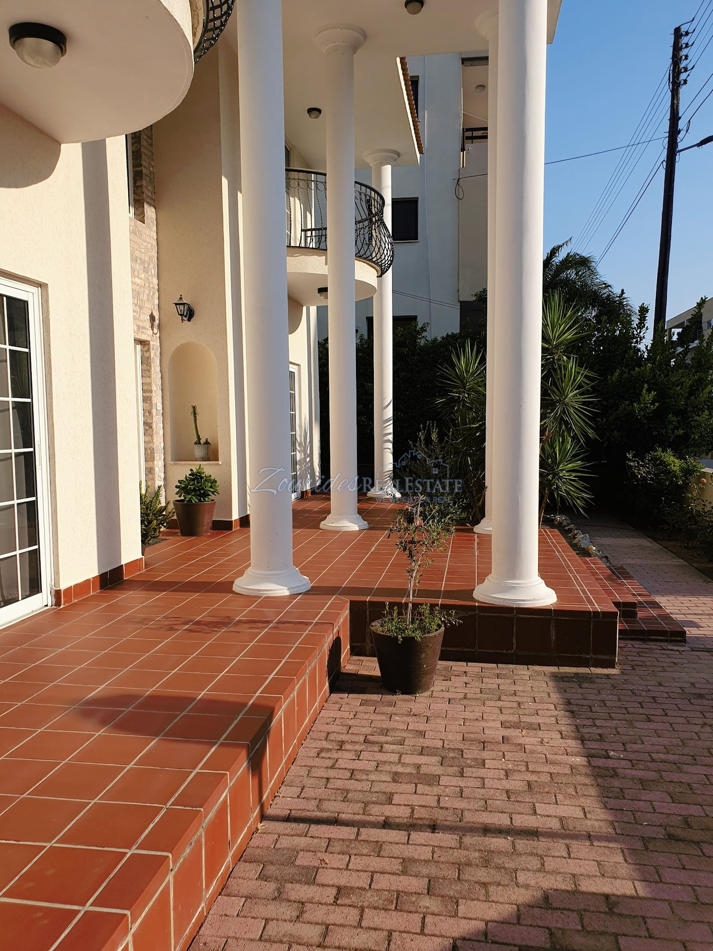 A spacious detached house close to the center