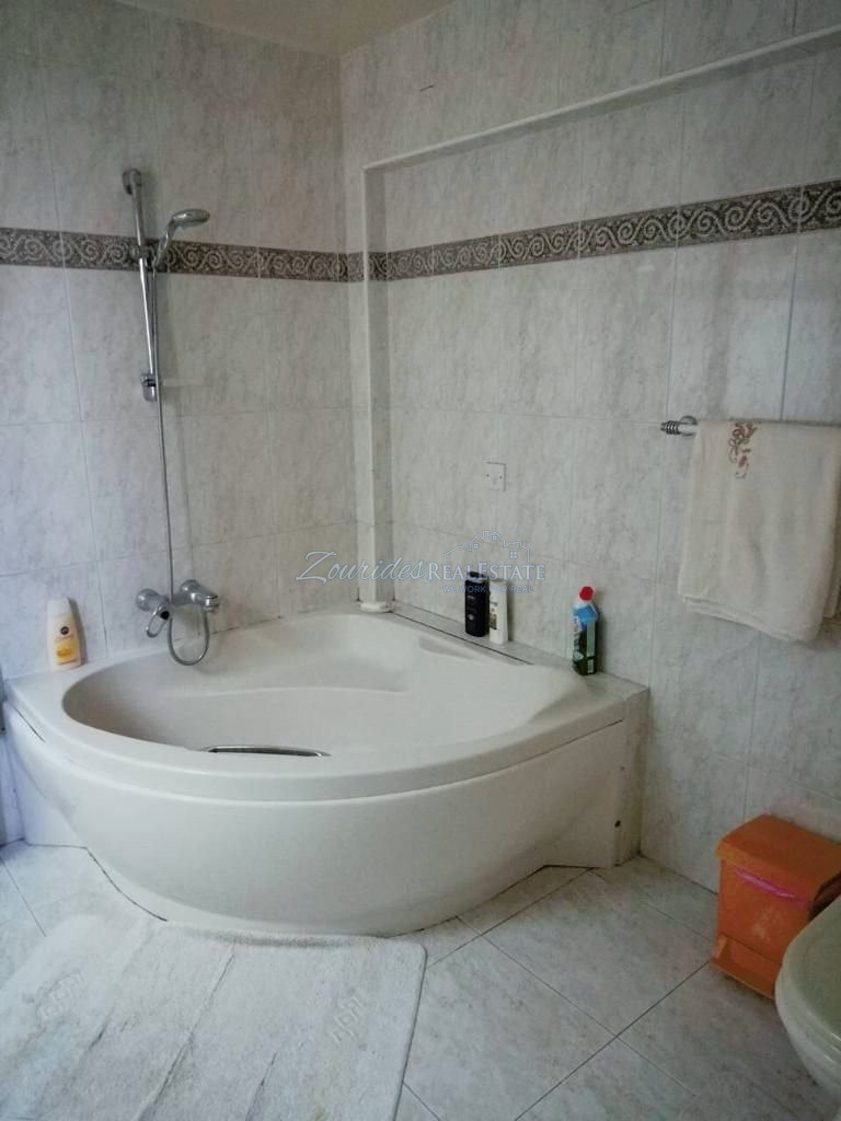 A spacious detached house close to the center