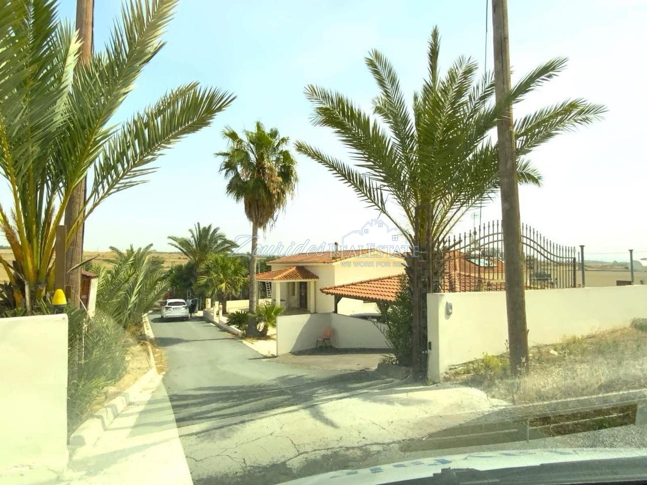 Spacious Five Bedroom Home In Aradippou area