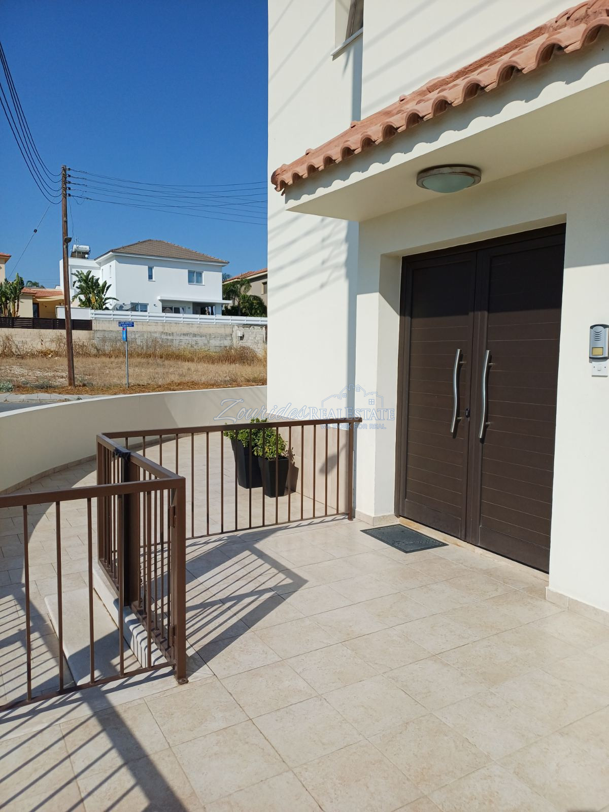 Detached House Available for sale